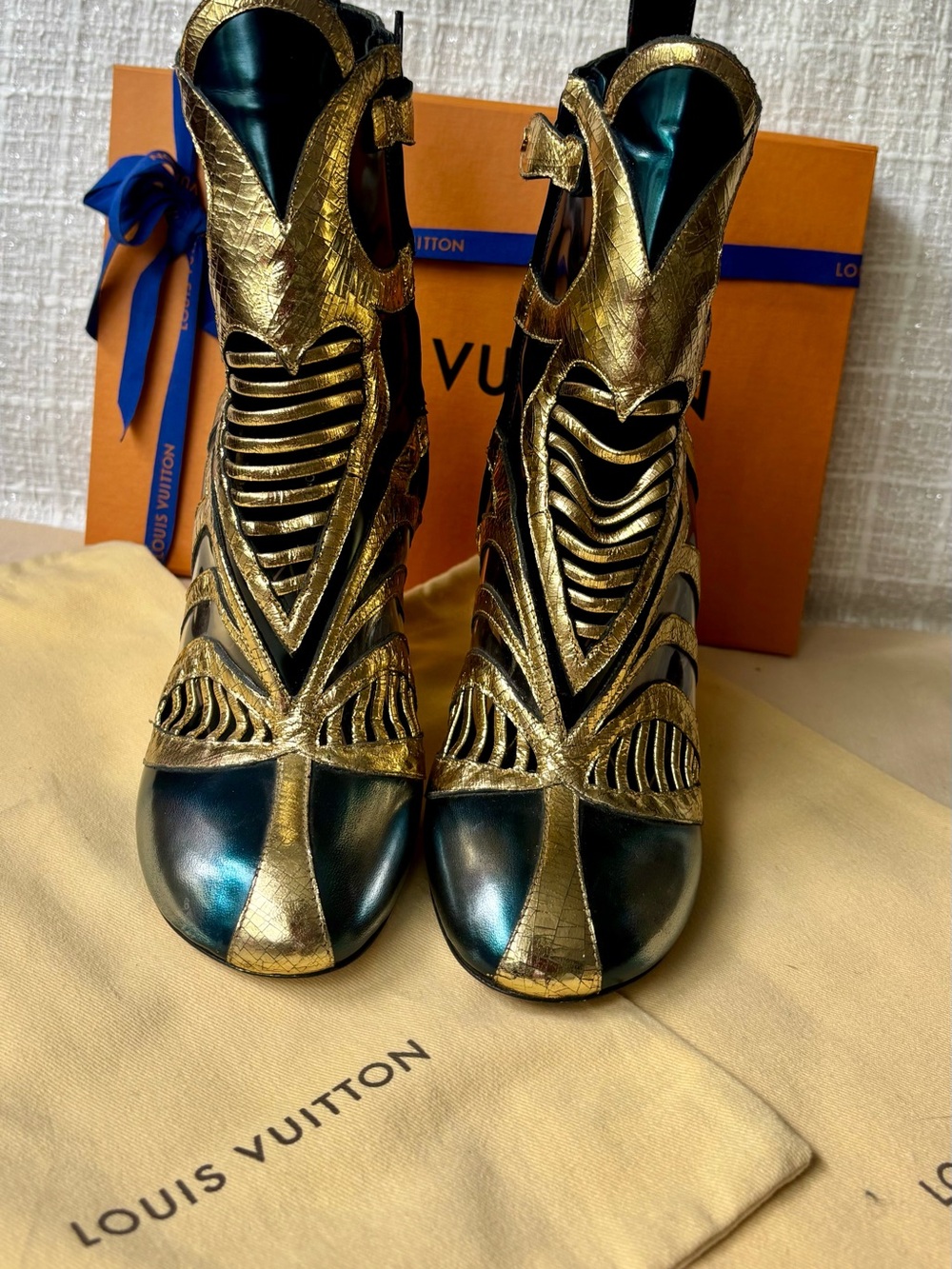 Louis Vuitton Queen Of Hearts Boots. 2015 Paris Runway Collection. Rare find. - Picture 8 of 12
